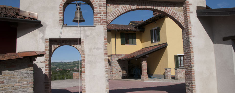 Portale sul cortile dell'agriturismo Portale sul cortile dell'agriturismo
